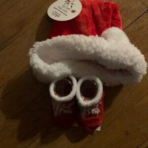 Pickle & Dot infant santa hat and booties
